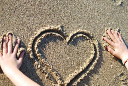heart figure drawn on the beach depicting loveの写真素材