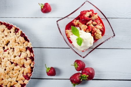 Strawberry crumble with ice cream and muesliの写真素材