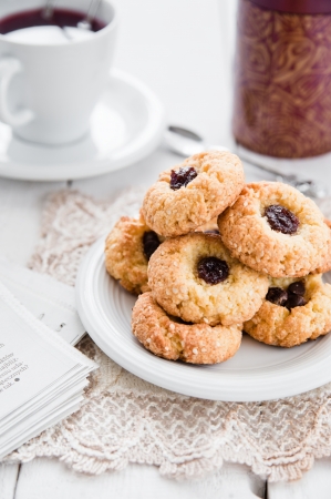 Delicious and crunchy rice cookies with jamの写真素材