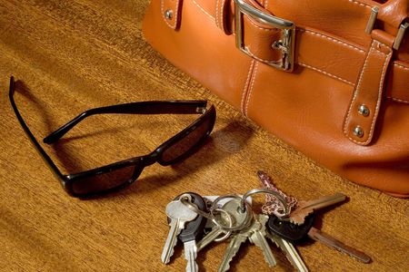 Photo of a woman's purse, sunglasses, and keysの写真素材