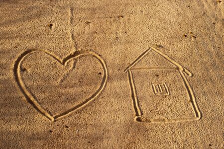 Surface sand painting hearts and homes.の写真素材