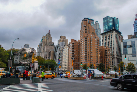 A view from the road level as a tourist in New York.のeditorial素材