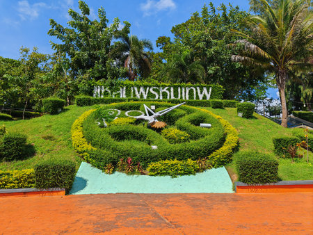 Large Outdoor Clock Made of Green Bushes in Parkの写真素材