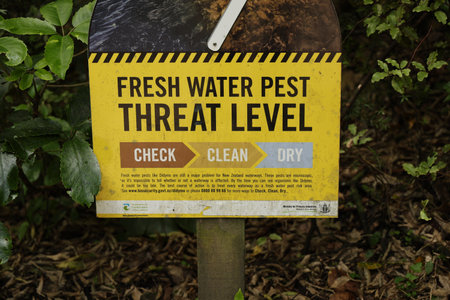 Fresh Water Pest Threat Level Check Clean Dry Signの写真素材