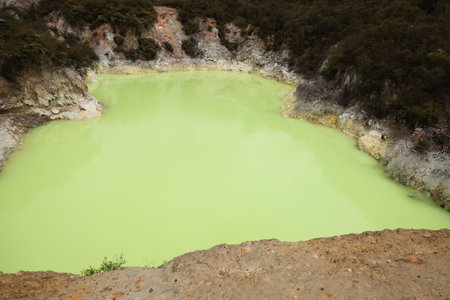 Waiotapu Thermal Wonderland Vivid Green Geothermal Lake Surrounded Cliffsの写真素材