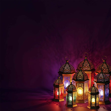 Lanterns for Ramadan Kareem on a purple background.の写真素材