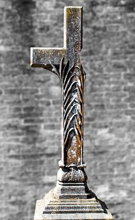 Broken Christian crucifix conceptの販売画像