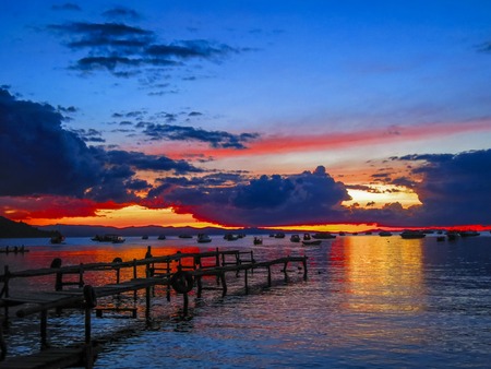 Sunset in the Titicaca Lake, Copacabana, Boliviaの写真素材