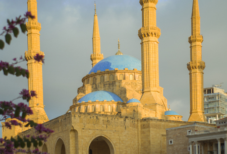 Beirut, Lebanon, April 03 - 2017: Beautiful mosque Mohammad Al-Amin Mosque, located in the center of Beirut in Lebanon.のeditorial素材