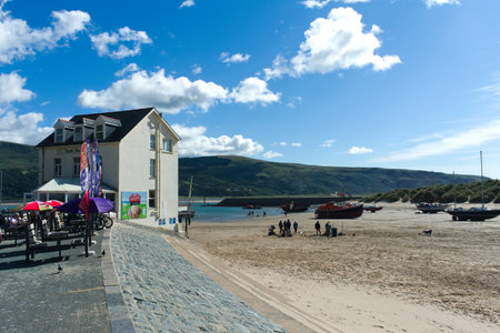 Barmouth, Gwynedd, Wales â September 16, 2022: Beautiful beach on a summer day looking out towards the Mawddac estuary.  Copy Space.のeditorial素材