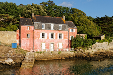 The Pink House - Landmark for the entry of Vannes Harbor - Brittany, Franceのeditorial素材