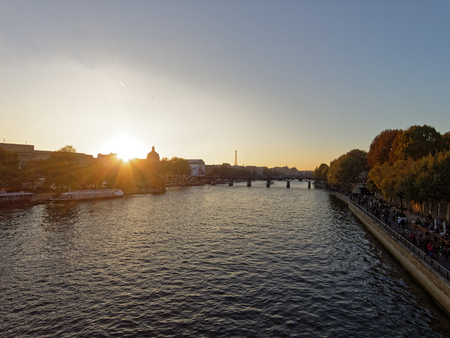 Sunset on Seine river - Paris, Franceの写真素材