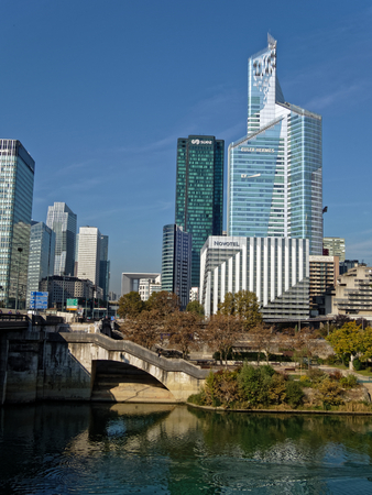 9 OCT 2018 - La DÃ©fense towers and skyline and River Seine - Paris, Franceのeditorial素材