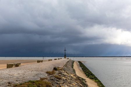 Jetty of Larros Harbor in Arcachon Bay - Gujan-Mestras, Aquitaine, Franceの写真素材