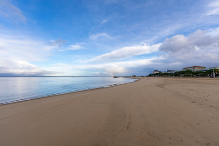 Rainbow over Eyrac Pier in Arcachon, Aquitaine, Franceの写真素材