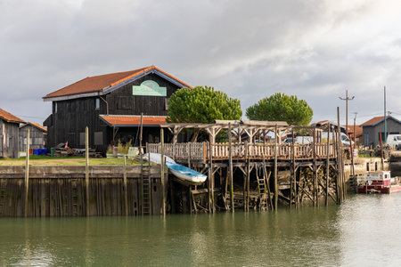 Oyster cabins in Larros Harbor in Arcachon Bay - Gujan-Mestras, Aquitaine, Franceのeditorial素材