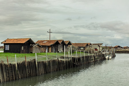 Oyster cabins in Larros Harbor in Arcachon Bay - Gujan-Mestras, Aquitaine, Franceのeditorial素材