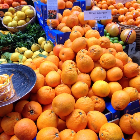 London, United Kingdom - April 02, 2015: Display of oranges and lemons for sale on a fruit stall in Borough Market, Londonのeditorial素材