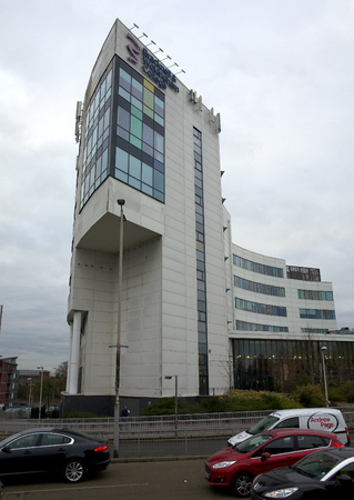 Bracknell, England - Dec 06, 2017: Traffic passes in front of the Bracknell & Wokingham College building, a source of further education for adults in Bracknell, Englandのeditorial素材