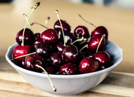 Bowl of red delicious cherriesの写真素材