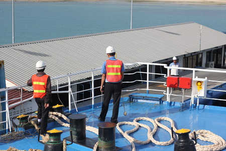 SAMUI ISLAND MAY-28: Boats to the island and employee is prepared to dock on the island on may 28, 2015 at Samui Island , Suratthani Thailand.のeditorial素材