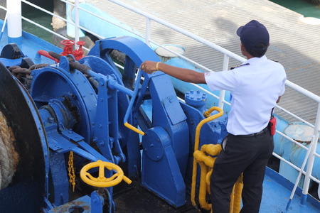 SAMUI ISLAND MAY-28: Boats to the island and employee is prepared to dock on the island on may 28, 2015 at Samui Island , Suratthani Thailand.のeditorial素材