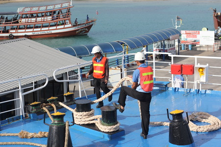 SAMUI ISLAND MAY-28: Boats to the island and employee is prepared to dock on the island on may 28, 2015 at Samui Island , Suratthani Thailand.のeditorial素材