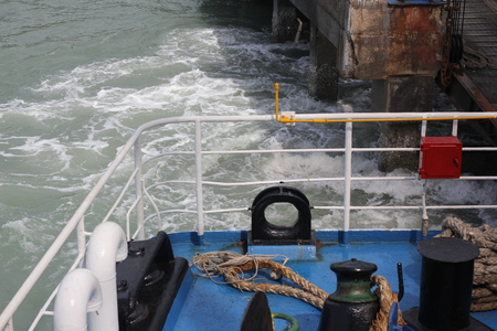 SAMUI ISLAND MAY-28: Boats to the island and employee is prepared to dock on the island on may 28, 2015 at Samui Island , Suratthani Thailand.のeditorial素材