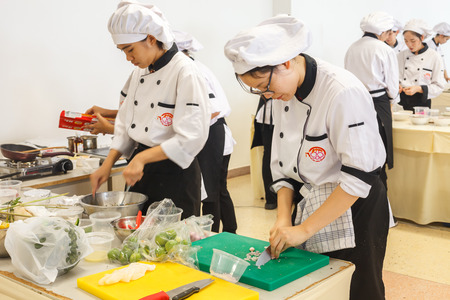 CHIANG-RAI THAILAND MAY 12: Cooking Competition. Students of the School of Tourism Management or Junior Iron Chef on May 12, 2016 at Mae Fah Luang University, Chiangrai Thailand.のeditorial素材