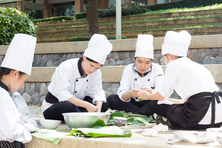 CHIANG-RAI THAILAND-MAY 15: Cooking Competition Students of the School of Tourism Management (Junior Iron Chef) on May 15, 2015 Mae Fah Luang University, Chiang-rai Thailand.のeditorial素材