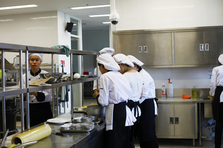 CHIANG-RAI THAILAND-MAR 18: Cooking Competition School of Business Management students (Junior iron chef) on mar 18, 2017 at Mae Fah Luang University , Chiang-rai Thailand.のeditorial素材