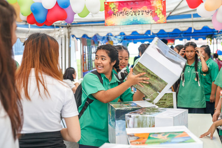CHIANG-RAI THAILAND-AUG 16: Students in Chiang Rai Province do science day activities at Mae Fah Luang University on august 16, 2017 at Mae Fah Luang University , Chiang-rai Thailand.のeditorial素材