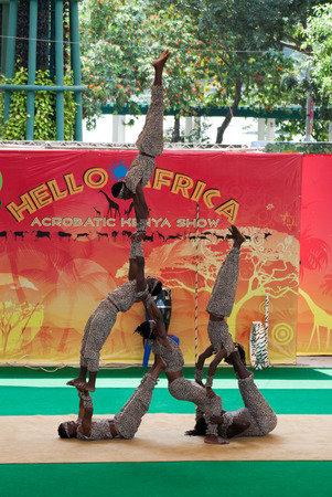 BANGKOK, THAILAND - FEBRUARY 2, 2016: Acrobatic kenya show in Thailandのeditorial素材