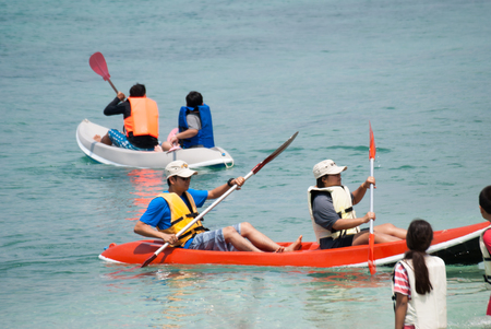 CHONBURI, THAILAND march 06, 2016: Group of people on a kayaksのeditorial素材