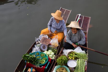 SAMUT SONGKHRAM, THAILAND - Fabruary 4, 2017 : Thaka Floating market Ampahwa on February 4, 2017 in Samut Songkhram, Thailand. Thaka is genuine and charming view of a traditional Thai floating market.のeditorial素材