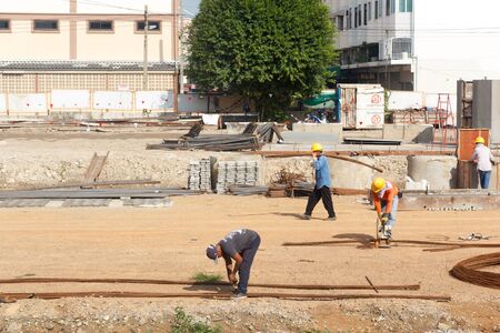 Pathumthani Thailand - Oct 29 2015: Construction workers were doing Sky Train project red line at Rangsit station.のeditorial素材