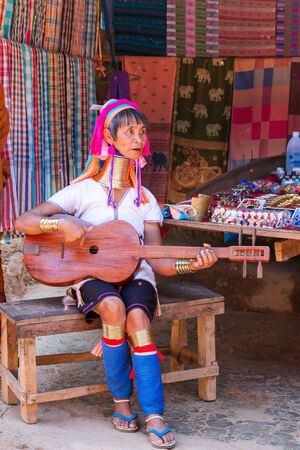 Mae Hong Son, Thailand - february 9, 2019:  Long Neck  woman play guitar and sing a song at  Long Neck village Baan Huay Sua Thao.のeditorial素材