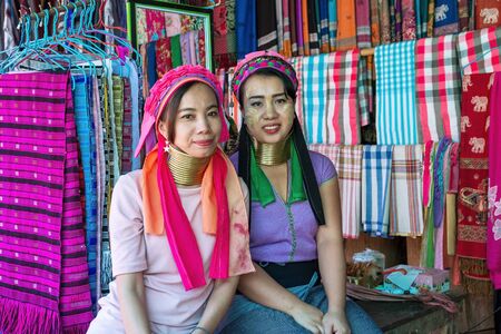 Mae Hong Son, Thailand - february 9, 2019:  Long Neck  woman take photo with tourist at  Long Neck village Baan Huay Sua Thao.のeditorial素材