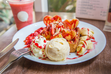 Close up of vanilla ice cream with Strawberry toast, ice cream sherbet and banana.の写真素材