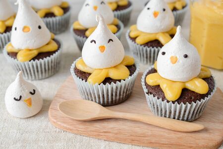 Easter chick lemon chocolate cupcakesの写真素材