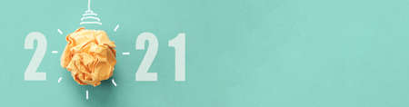 2021 Yellow paper light bulb on blue background, innovative business vision and resolution conceptの写真素材
