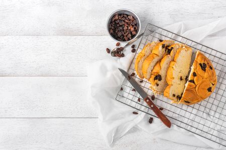 sliced raisin bread on white wooden table background, top viewの写真素材