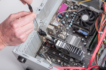 Installing graphics card in a computer