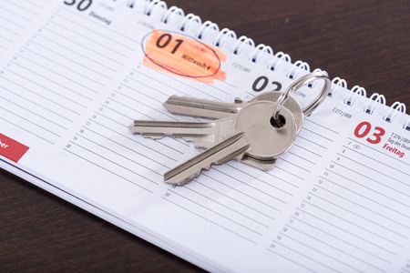 House keys on calendar showing the effective day of leaseの写真素材