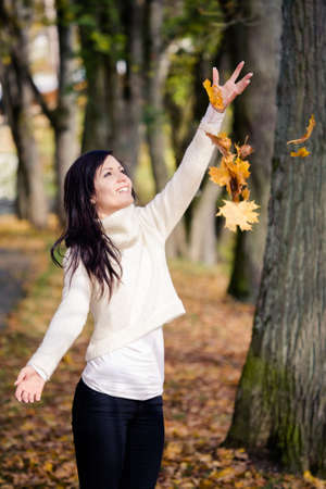 a young woman in the autumn park