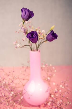 close up shot of Eustoma flowers in the vaseの写真素材