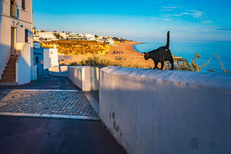 ALBUFEIRA, ALGARVE, PORTUGAL - SEPTEMBER 24, 2015: The streets of Albufeira, Algarve, Portugalのeditorial素材