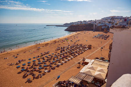 ALBUFEIRA, ALGARVE, PORTUGAL - SEPTEMBER 24, 2015: The beach of Albufeira, Algarve, Portugalのeditorial素材