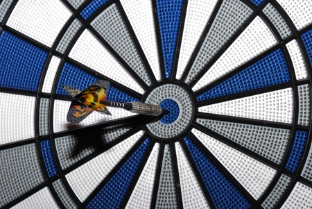 play the dart exactly hit the bullseye in the middleの写真素材