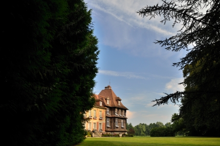 chateau castle with garden area in franceのeditorial素材
